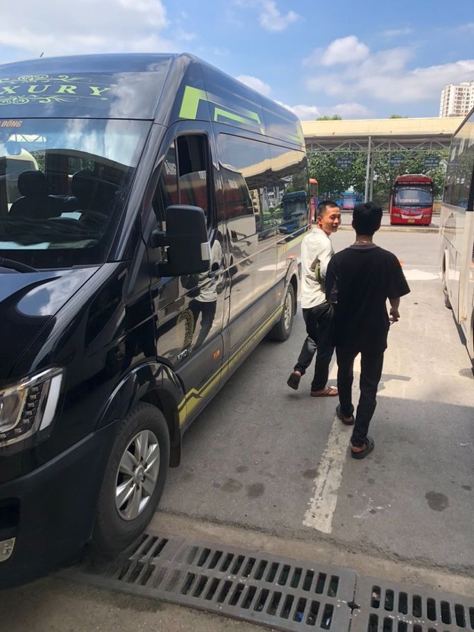 Xe Nam Trang Bên hông xe Solati 16 chỗ