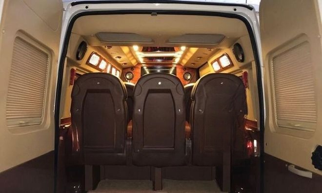 Xe Ánh Minh Limousine Mặt sau xe Limousine 9 chỗ VIP