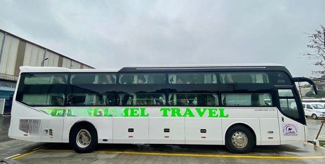 Xe Camel Travel Bên hông xe Limousine 32 giường phòng