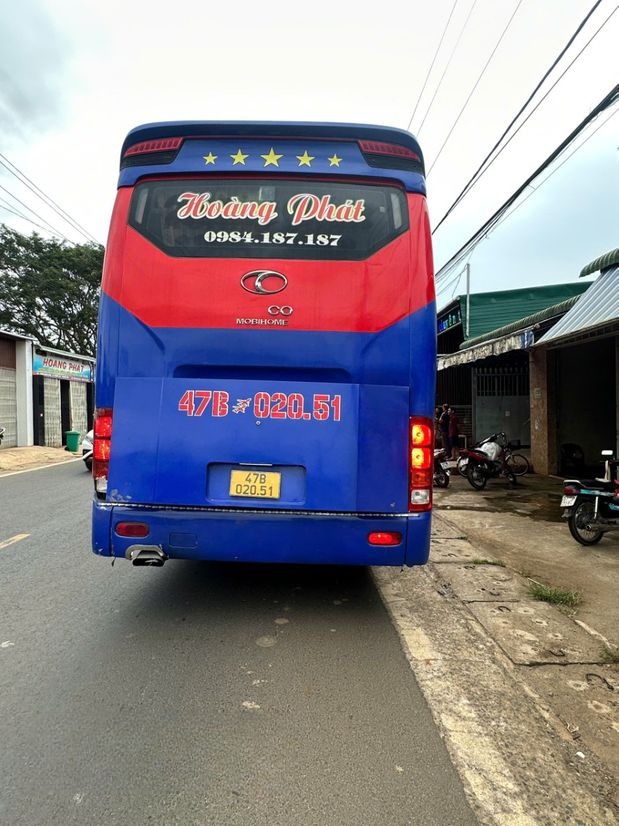 Xe Hoàng Phát (Đà Nẵng) Mặt sau xe Giường nằm 44 chỗ