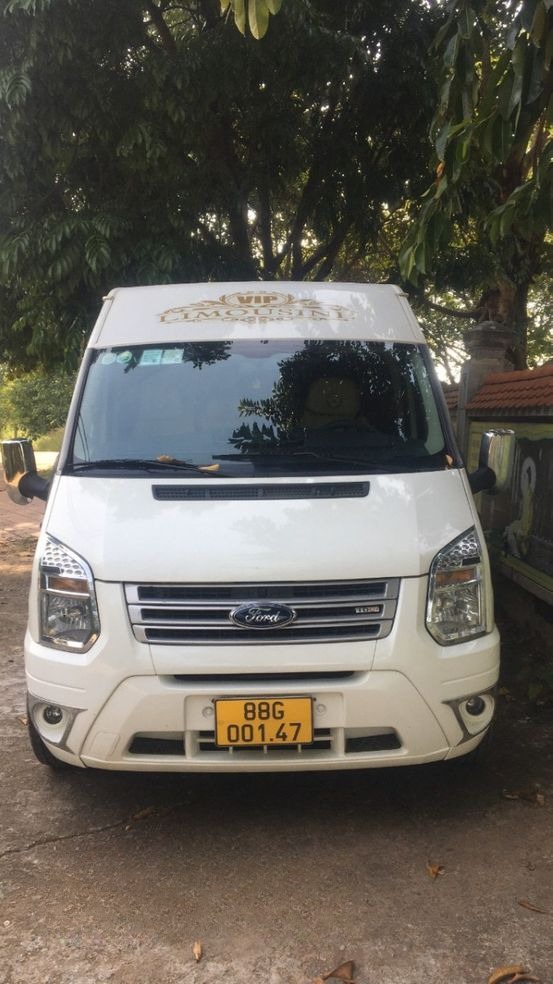 Xe Khánh Châu Mặt trước xe Limousine 9 chỗ 