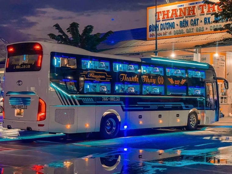 Xe Thanh Thuỷ - Quảng Ngãi Bên hông xe Mặt sau xe Limousine 34 Phòng Đơn