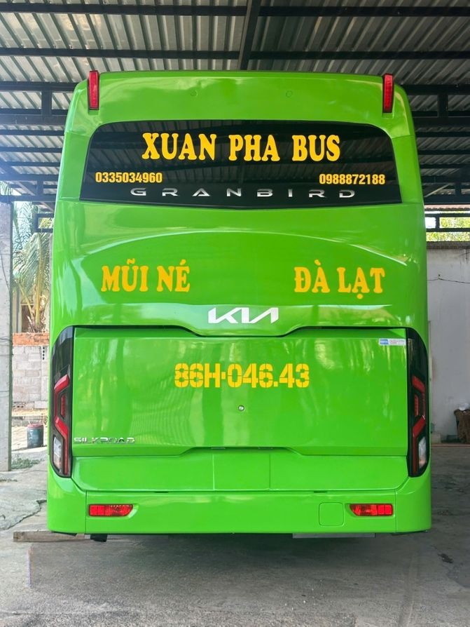 Xe Xuân Pha Mặt sau xe Limousine 22 chỗ