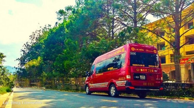 Xe Lạc Hồng Limousine Mặt sau xe Bên hông xe 