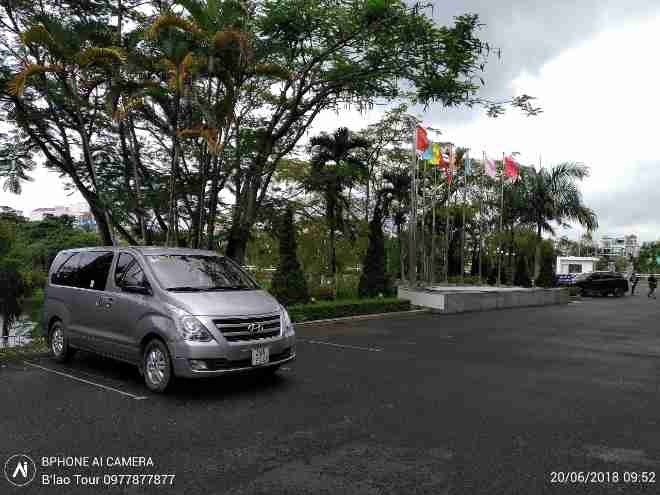 Xe BLao Tour Mặt trước xe Bên hông xe Ghế ngồi Starex 8 chỗ 