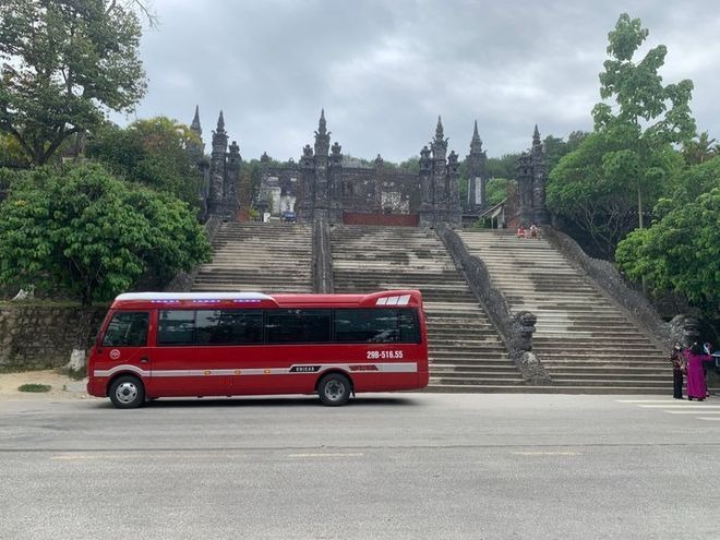 Xe Ninh Bình Excursion Transport Bên hông xe Limousine 18 chỗ