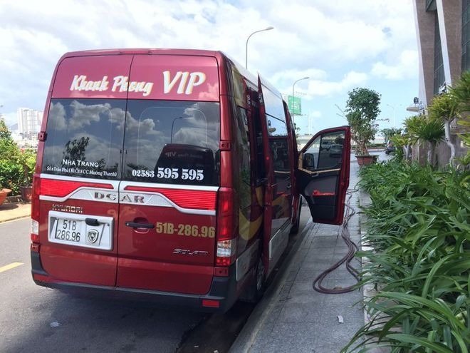 Xe Khanh Phong Mặt sau xe Limousine 9 chỗ