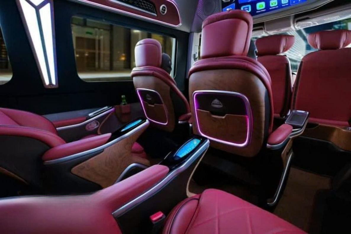 Xe Thái Sơn Nội thất Tiện ích Limousine 12 chỗ Massage