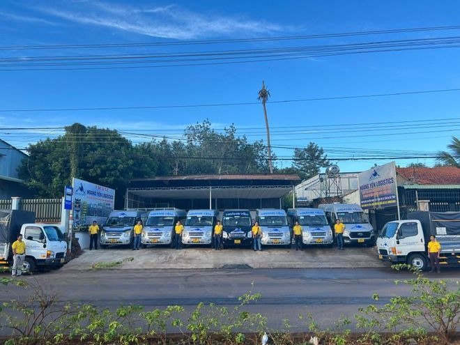 Xe Hoàng Yến Logistics Mặt trước xe Limousine 9 chỗ