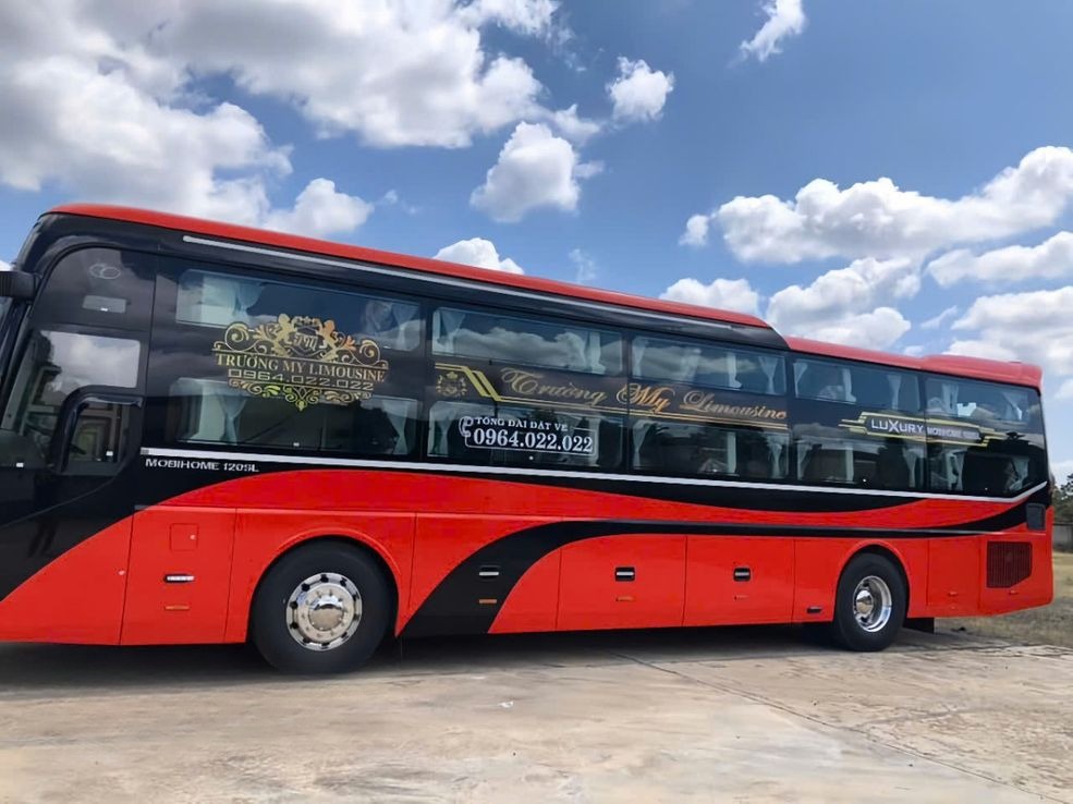 Xe Trường My Bên hông xe Mặt trước xe Limousine 34 Phòng