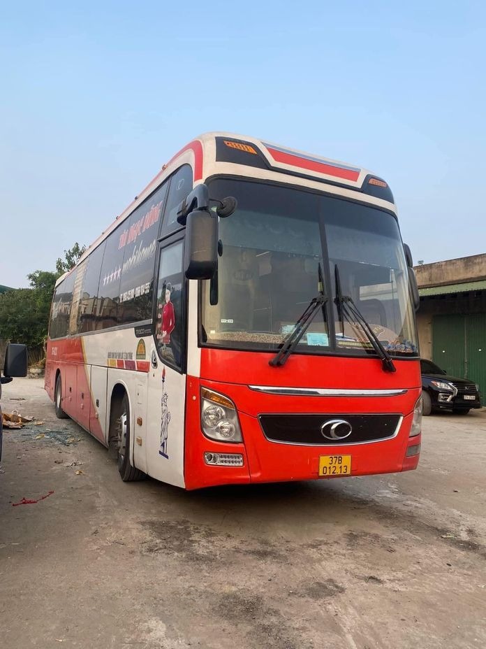 Xe Lovabus Mặt trước xe Bên hông xe Giường nằm 44 chỗ