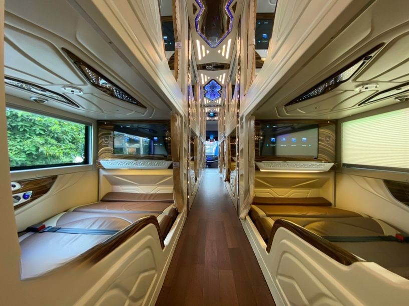 Xe Quốc Hoàng Nội thất Tiện ích Limousine 24 phòng