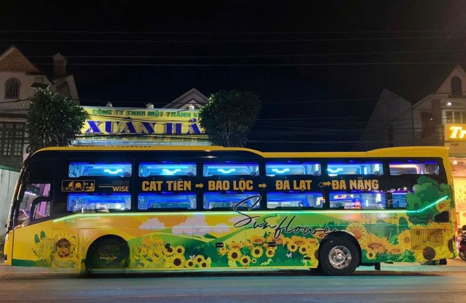 Xe Xuân Hải Bên hông xe Limousine 24 Phòng Đôi