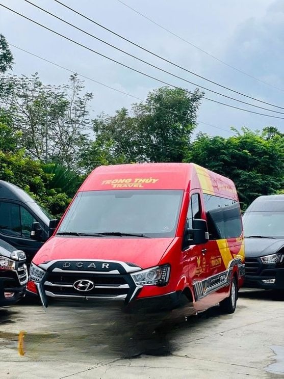 Xe Trọng Thủy Limousine Mặt trước xe Limousine 10 chỗ