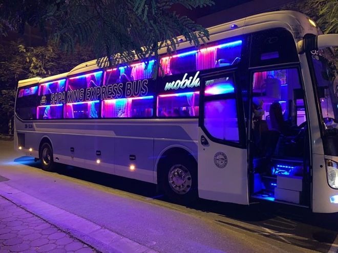 Xe King Express Bus Bên hông xe 