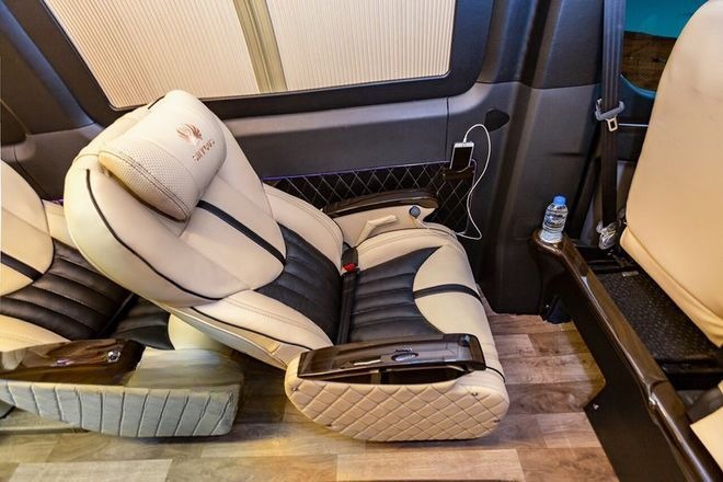 Xe Mũi Né Happy Tour Limousine  Ghế ngồi Tiện ích Limousine Solati 12 chỗ