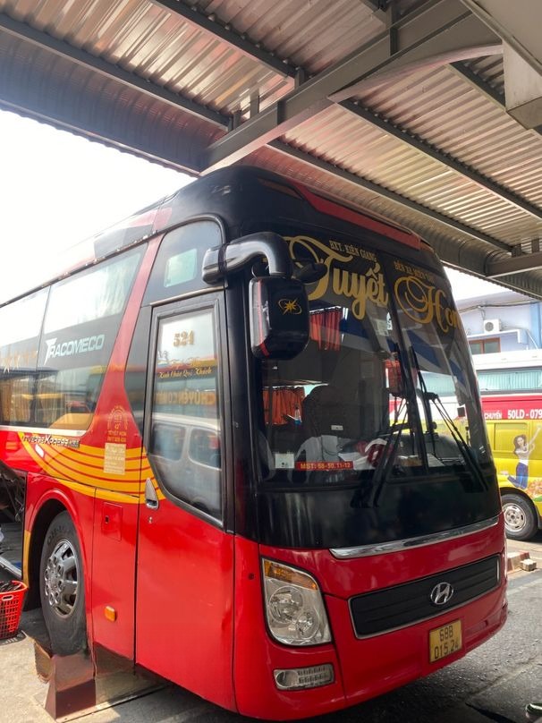 Xe Tuyết Hon Mặt trước xe Giường nằm 40 chỗ