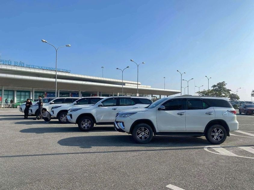 Xe Minh Châu Luxury Bên hông xe Xe 7 chỗ