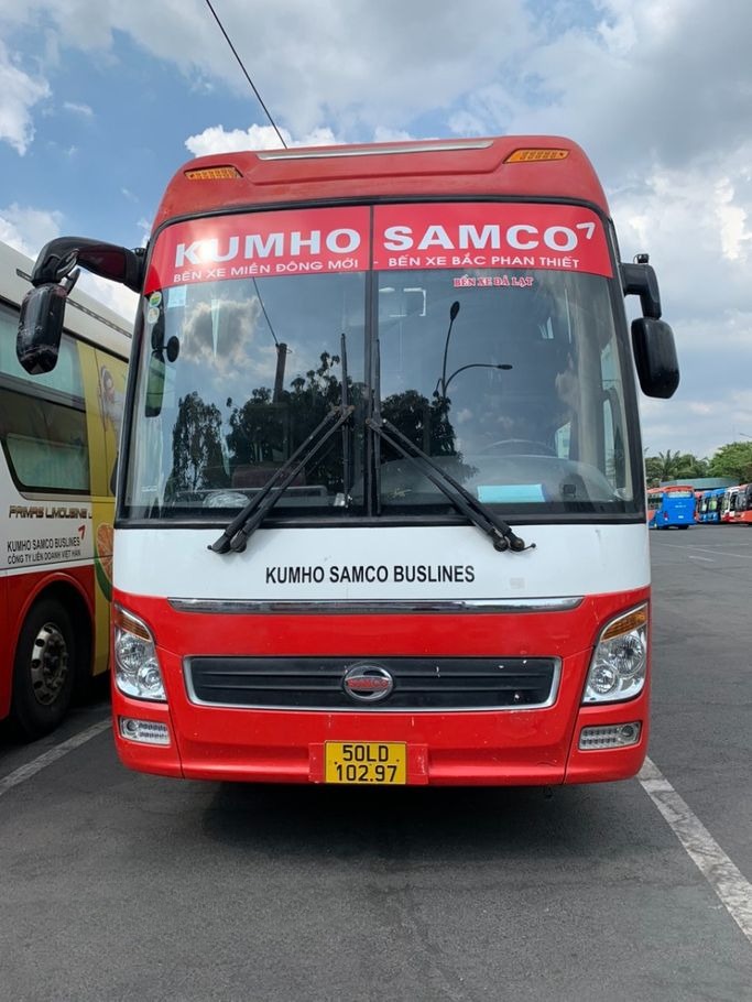 Xe Kumho Samco Mặt trước xe Giường nằm 40 chỗ