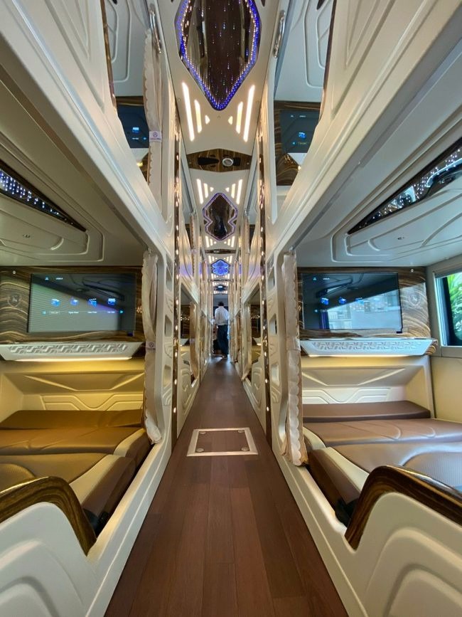 Xe Khang Vy Limousine Ghế ngồi Tiện ích Nội thất Limousine 24 Phòng Đôi