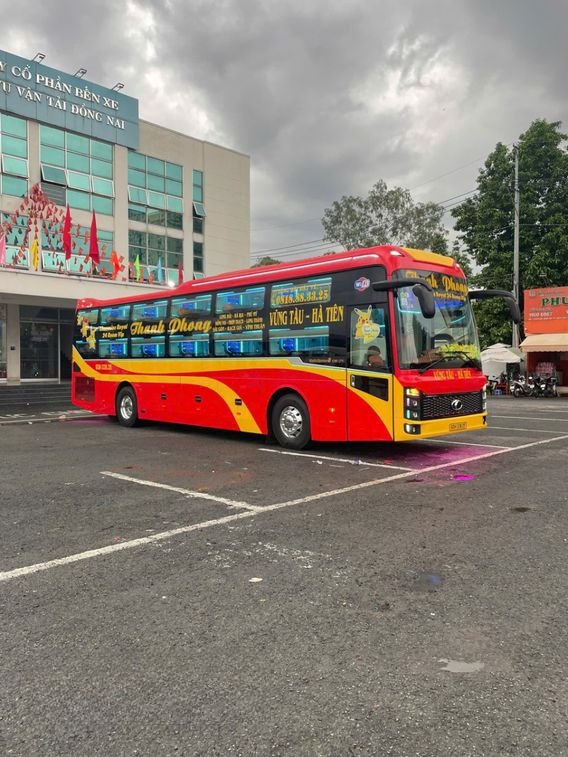 Xe Thanh Phong Mặt trước xe Bên hông xe Limousine 24 phòng