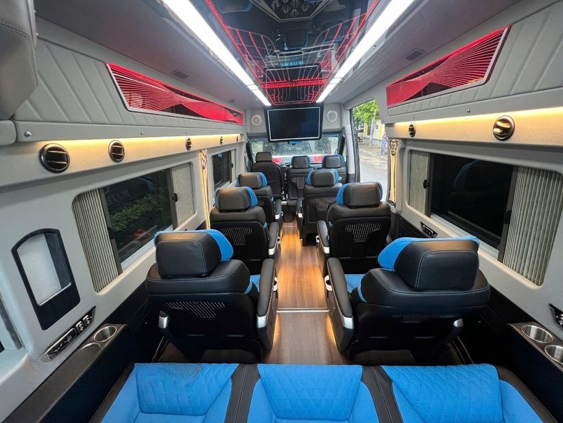 Xe X.E Việt Nam Tiện ích Nội thất Limousine 11 chỗ