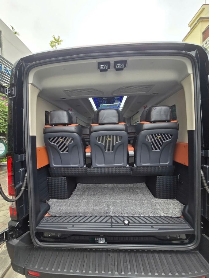 Xe Khang Limousine Mặt sau xe Limousine 9 chỗ