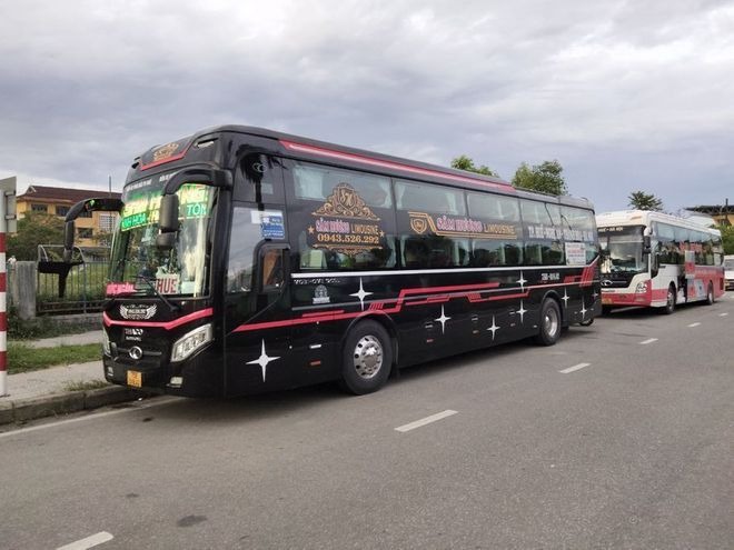 Xe Sâm Hương Bên hông xe Limousine giường nằm 32 chỗ