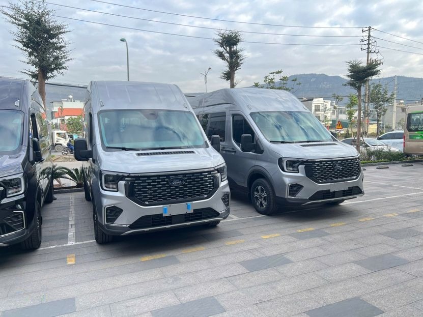 Xe Duy Khánh Limousine Mặt trước xe 