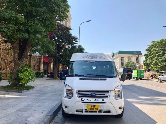 Xe Anh Dũng (Mai Châu) Mặt trước xe Limousine 9 chỗ VIP