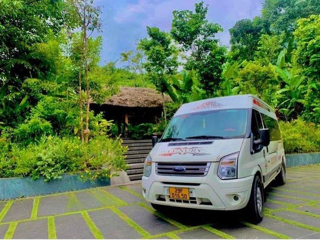 Xe Hương Kiên Limousine Mặt trước xe Limousine 9 chỗ VIP