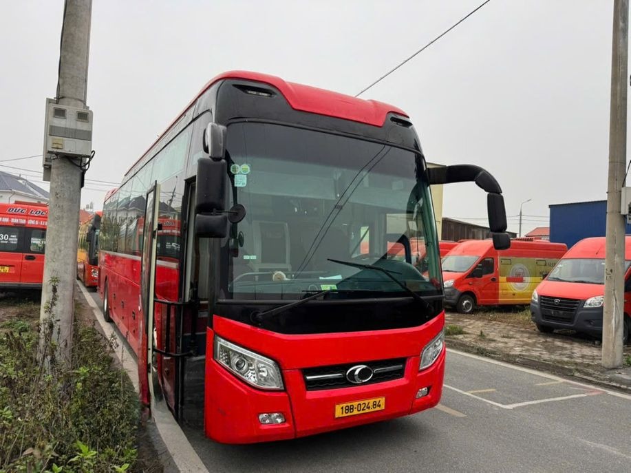 Xe SaPa Explore Mặt trước xe Limousine giường phòng 32 chỗ