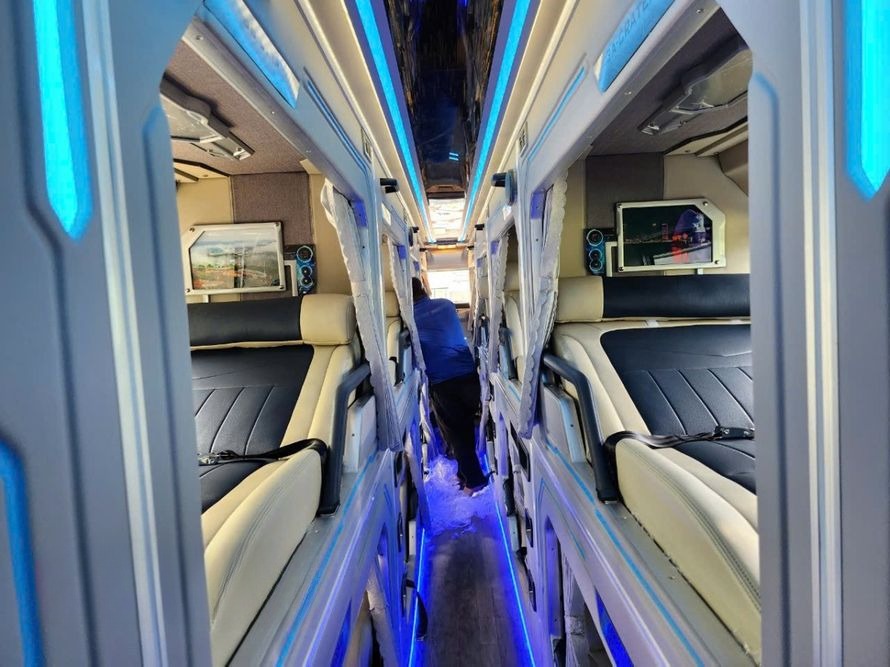 Xe Mười Phương Express Giường nằm Tiện ích Nội thất Limousine 24 phòng đôi
