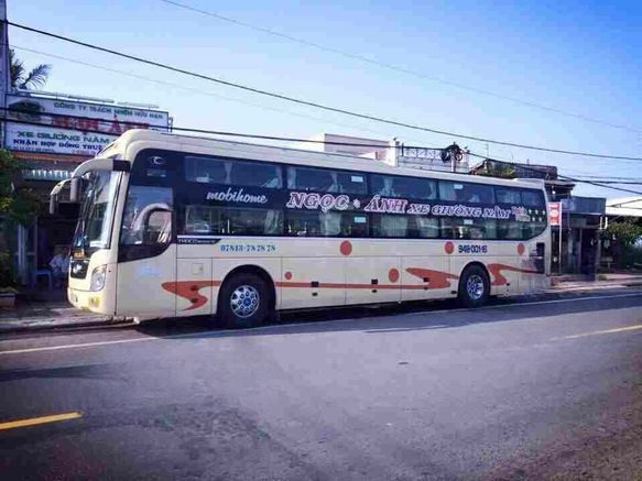Xe Ngọc Ánh (Sài Gòn) Bên hông xe Giường nằm 44 chỗ