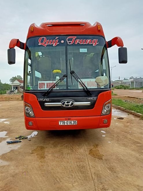 Xe Quý Trung Mặt trước xe Giường nằm 44 chỗ