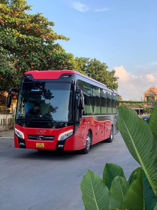 Xe Quang Dũng VIP Limousine Mặt trước xe 