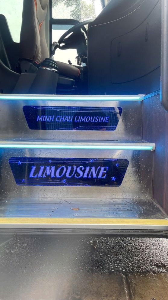 Xe Minh Châu Limousine undefined