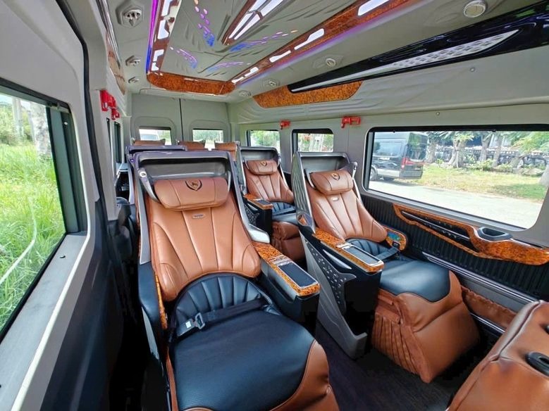 Xe Thành Thuỷ ( Huế ) Ghế ngồi Tiện ích Nội thất VIP Limousine 9 chỗ