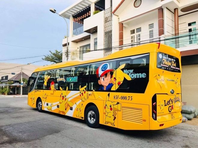 Xe Lovabus Mặt sau xe Limousine giường nằm 34 chỗ PIKACHU