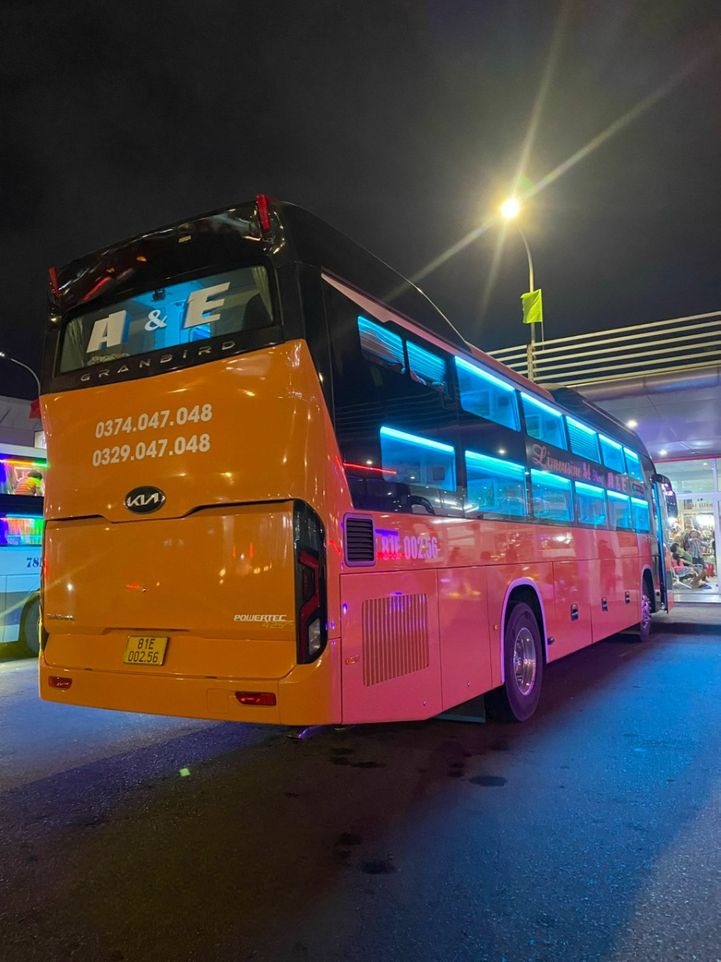 Xe A&E Travel Mặt sau xe Limousine 24 phòng
