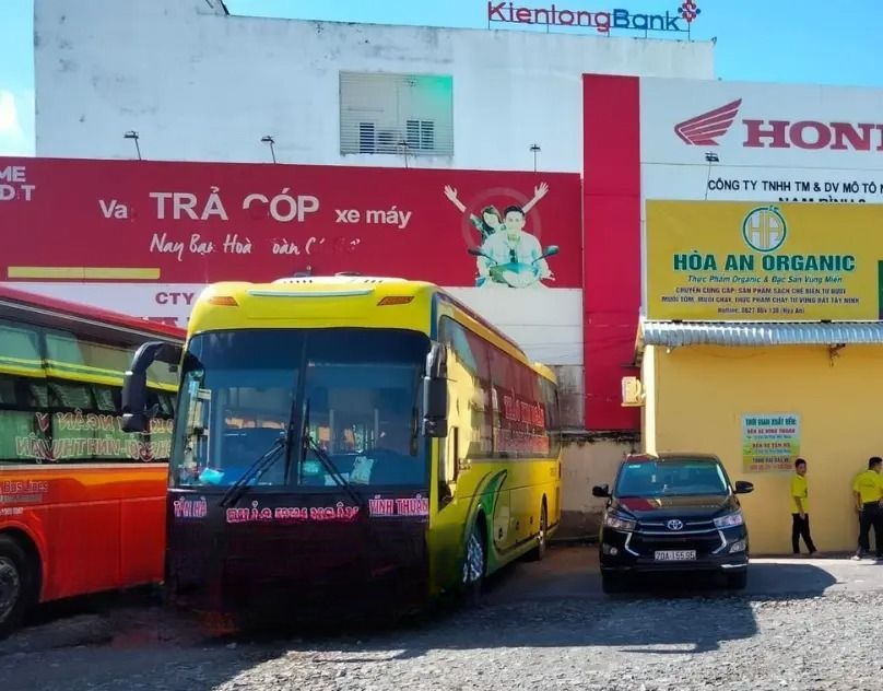 Xe Thảo Kim Ngân (Tây Ninh) Mặt trước xe Bên hông xe Giường nằm 41 chỗ