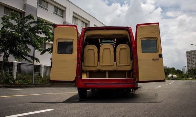Xe Ánh Minh Limousine Mặt sau xe Limousine 9 chỗ VIP