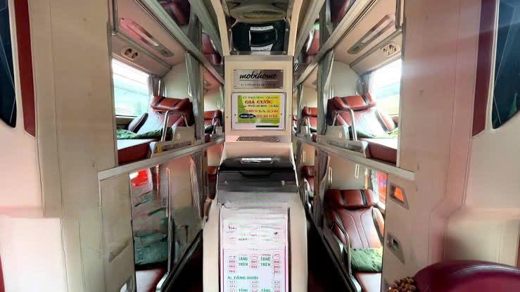Xe Lux Express Tài Phát Giường nằm Nội thất Tiện ích Giường nằm 44 chỗ