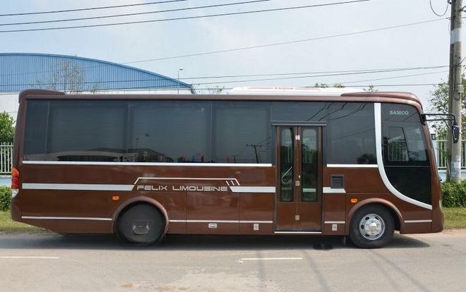 Xe Bảo Khang Limousine Bên hông xe Limousine 16 chỗ VIP