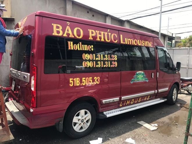 Xe Bảo Phúc Bên hông xe Limousine 16 chỗ