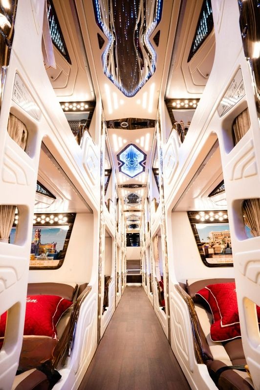 Xe Đức Lan Tiện ích Nội thất Limousine 20 phòng VIP (Mới)