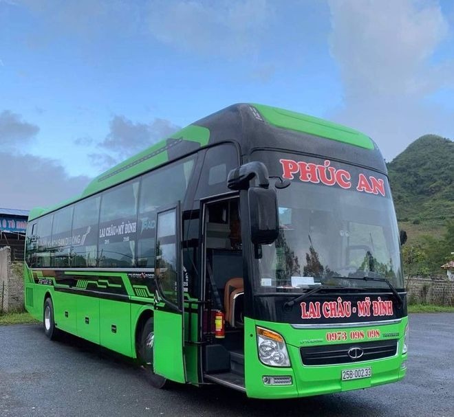 Xe Phúc An Bên hông xe Limousine 34 Giường VIP