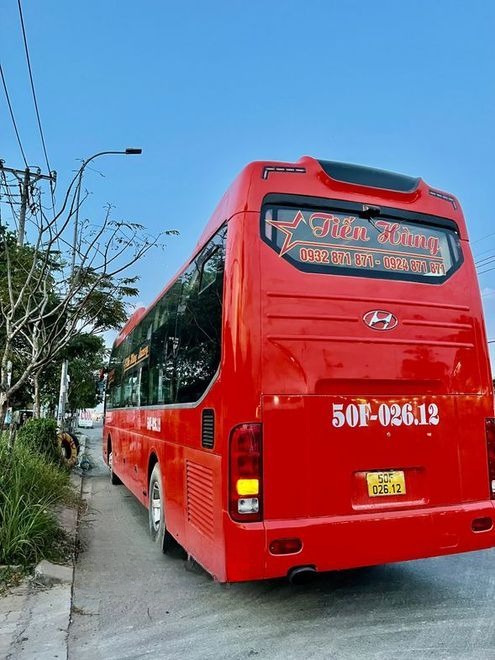 Xe Tiến Hùng (Phan Rang) Mặt sau xe Bên hông xe 