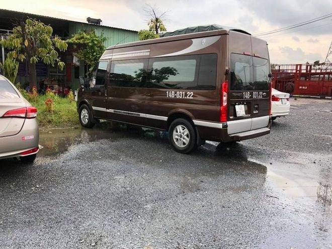 Xe Minh Hiếu Limousine Mặt sau xe Limousine 9 chỗ VIP