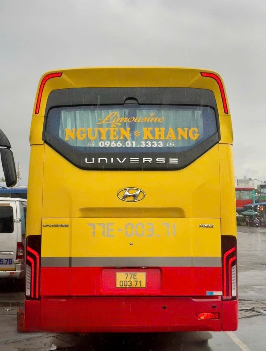 Xe Nguyên Khang Limousine Mặt sau xe Limousine 24 phòng